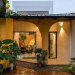 Why is a new project in Ho Chi Minh City not being built on schedule?